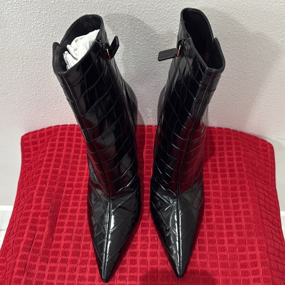 Stuart Weitzman Lucite 100 Wedge Bootie in Black Croc size 39.5/9 - Picture 2 of 8